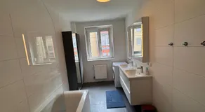 Großräumig und zentral inklusive Parkplatz - Image 2