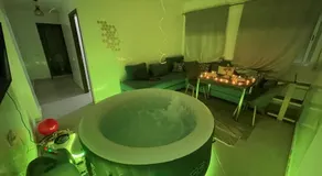 Jacuzzi Apartment with Romantic Decoration - Image 3