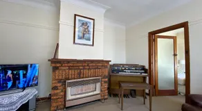 6 Beds-Whole House with 4 bedrooms -Stawell - share accommodation - 3 rooms for 5 gusts are available - Image 2
