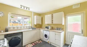 Luxehome-3BR-7guest-Freeparking-garden - Image 4