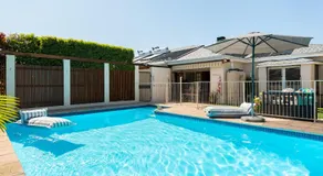 Meerendal Cottage-Affordable Luxury-Private Garden with Pool & Hot Tub - Image 3