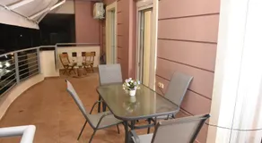 Sparta Central Apartment with Free Parking - Image 4