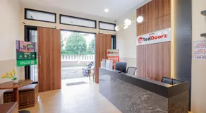 RedDoorz near Siloam Karawaci 3 - Image 2