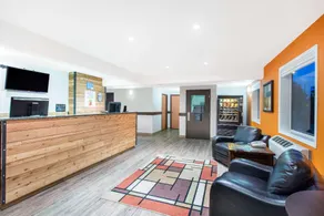 Super 8 by Wyndham Strathmore - Image 2