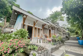 Urbanview Hotel D'Pineapple Villa Ciater by RedDoorz - Image 3