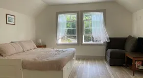 Blue HIll Apartment in the Woods - Image 2