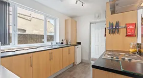 Grimsby Retreat - Spacious 3BR House - 15 Percent Off Monthly - Image 5