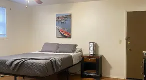 Spacious Updated 1 Bedroom Apartment - Image 4