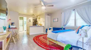 Chic Deluxe Studio-Pet Friendly-10 min to DT - Image 2