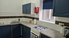 Spacious Entire House with Free Parking Perfect for Relocators Contractors and Long Term Stays - Image 4