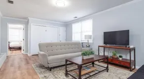 Beautiful Remodeled Penthouse Unit in Old Town - Image 3