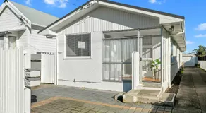 Coastal City Retreat - New Brighton Accommodation - Image 5