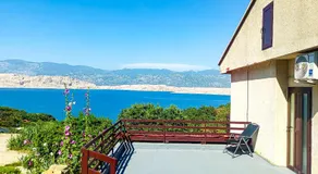 Mila's pet friendly holiday house with private beach place and sunbeds included - Image 4
