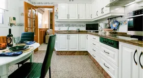 1 Bedroom Beautiful Apartment In Sevilla - Image 4