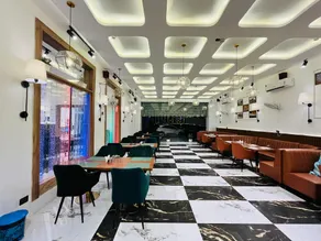 THE GLITCH HOTEL AND RESTAURANT - Image 4