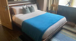 Modern Private Studio Room - Image 2
