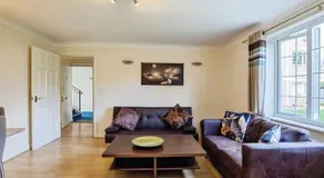 Spacious 2-Bed Family Flat in Wimbledon Near Tube - Image 3