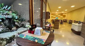 Regis Hotel I - Image 5