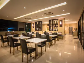 L Hotel - Image 4