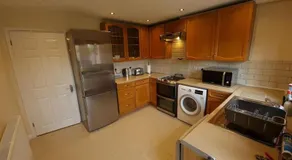London Luxury 6 Bedroom Family House Sleeps 12 people Parking for 4 Cars Close to tube. - Image 3