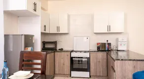 Lux Suites Silverstone Family Apartments - Image 3