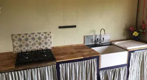 Sky View Shepherd's Huts with Woodburning Hot Tub - Image 5