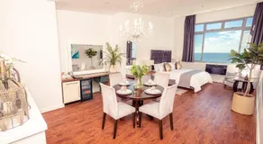 Newkings Boutique Hotel - Image 2