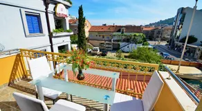 Villa Velzon Guesthouse - Image 2