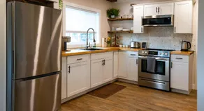 Partages Voir Appartement de luxe, Newly Renovated Luxury Apt + Steps Away from River - Image 2