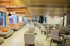 Tom's Cabin Hotel - Image 3