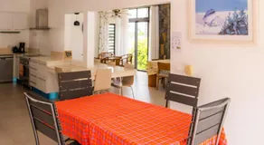 Villa Simone: Sunlit Beach Getaway w/ Pool + WIFI - Image 3