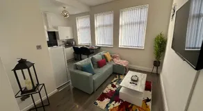 2 bedroom flat close to Manchester City, Manchester City stadium and Coop Arena - Image 2