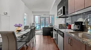 Cozy Condo Midtown Toronto - Image 3
