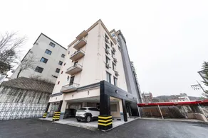 Hole in One Hotel - Image 4