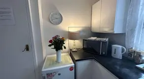 City Centre Rooms with Private Parking - Image 3