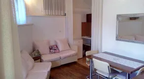 Collins Apartments - Image 2