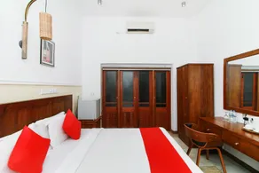 Grand Rockland Hotel - Image 2