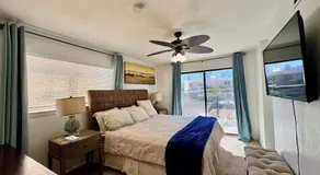 Beautiful Lakeview 2BR Condo -Modern & Cozy with Pool - Image 2