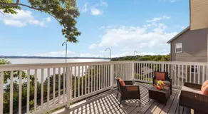 Luxury Retreat with Bay Views Offering Private Bedrooms and Entire Apartment Options - Image 5