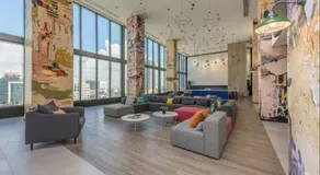High-Rise Luxury Condo in Downtown Miami with Ocean Views - Image 3