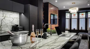 Swish Luxury Holiday Apartments 2 - Image 2