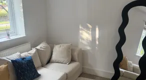 Bright and Spacious Double Room - Image 5