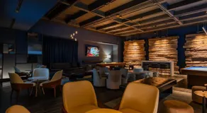 Designer Loft with insane Amenities Gym Cine Spa - Image 4