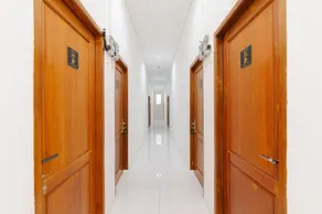 RedDoorz Syariah @ Sakura Hotel Duren Sawit - Image 4