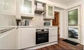 Charming Victoria Conversion Flat in Brentwood with a Garden & Free Parking - Image 3