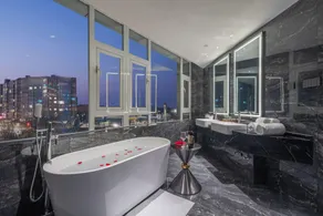 Meihua Lizhi Hotel (Zhouzhi Waterfront Oriental Branch) - Image 3