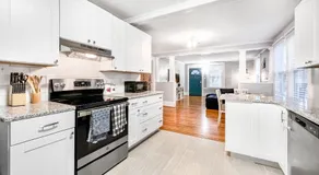 Homey Lodge - Cozy home / Walk to Revolution Mill / Near Downtown / Perfect for groups and family / Free parking - Image 2