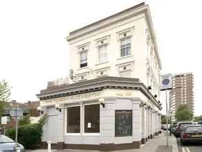 Queen Elizabeth Hostel - Image 4