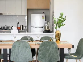 Spacious 5-bedroom building in brilliant Austral with AC - Image 5