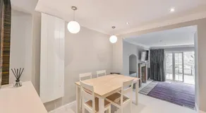 Cozy House in Belgravia, 2 king beds, garden and hot tub - Image 3